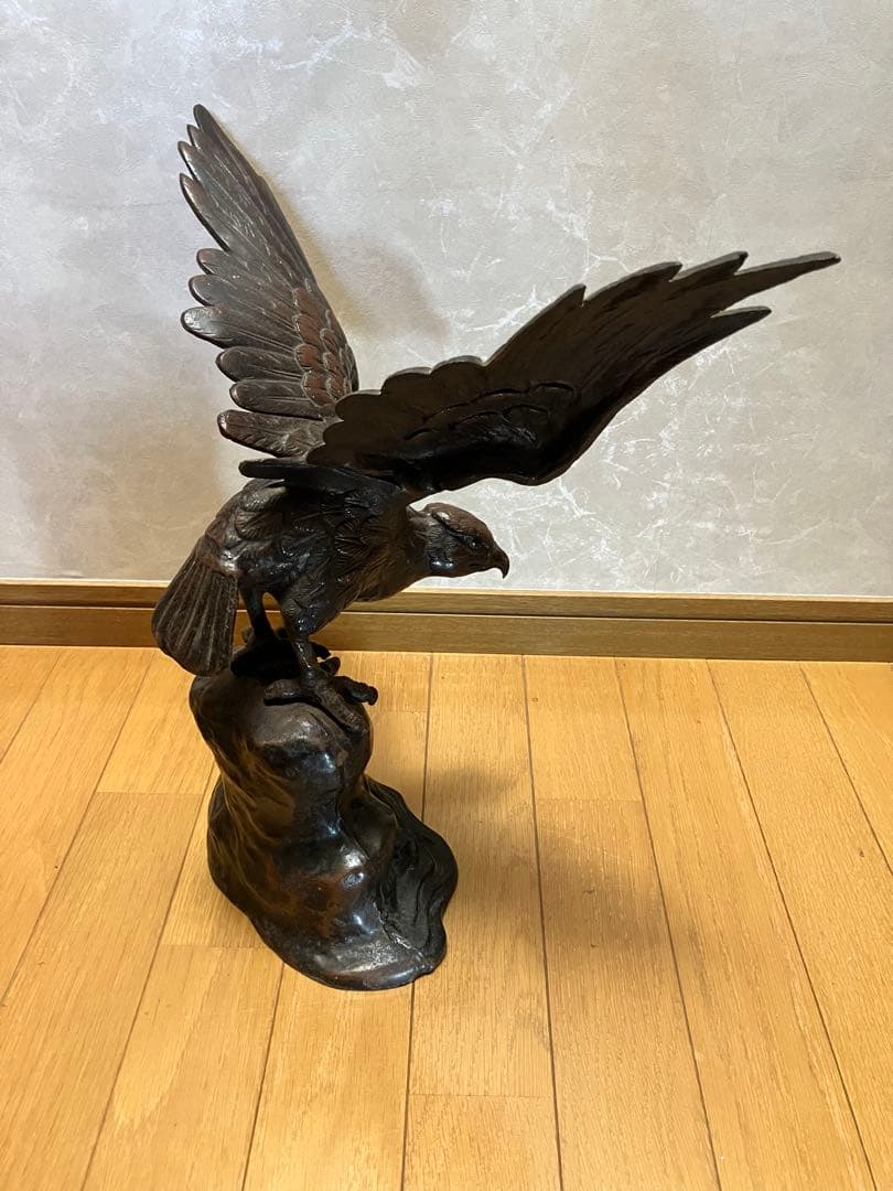 お値下げします。　骨董 鷹置物 鍍銀か洋銀 大正昭和頃 大型置物 飾り レトロ