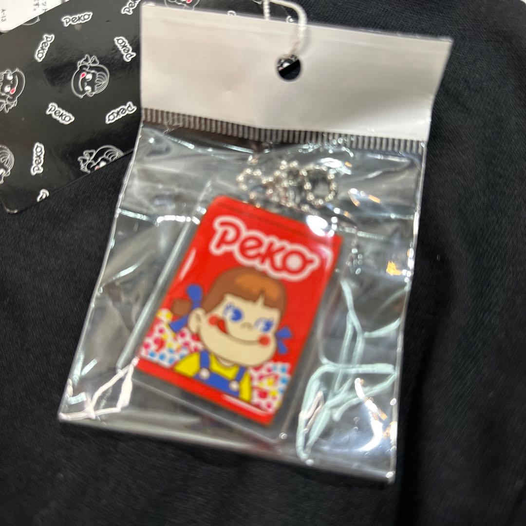 新品未使用　ペコちゃん　Tシャツ  半袖Tシャツ  バックプリント　ユニセックス