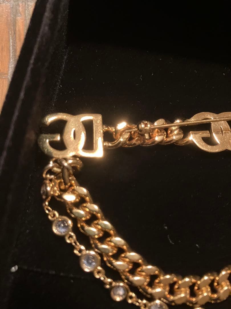 ドルチェアンドガッバーナ　ブローチ　ロゴ　ストーン　ゴールド