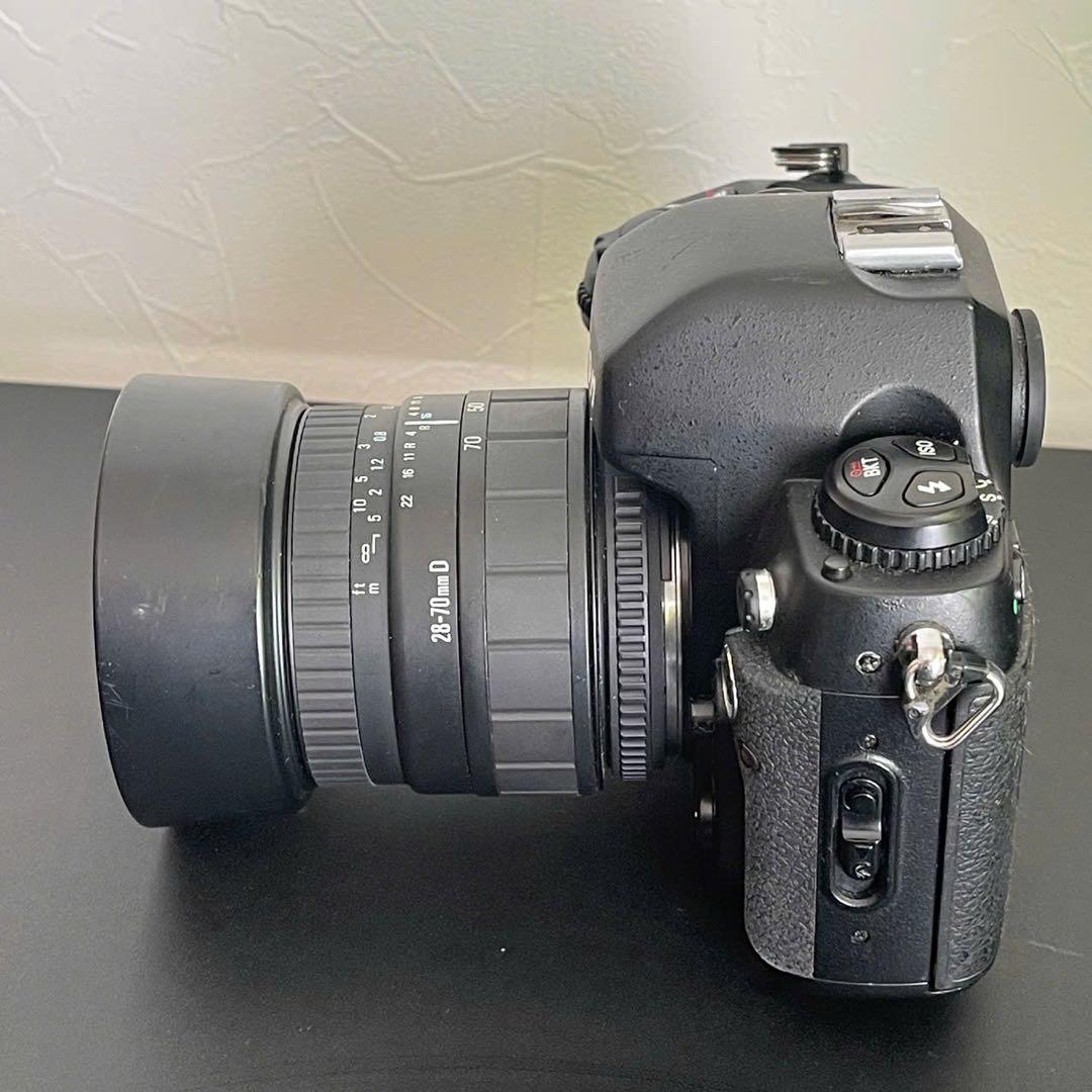 Nikon F100 フィルムカメラ本体と SIGMA 28-70mm Dレンズ