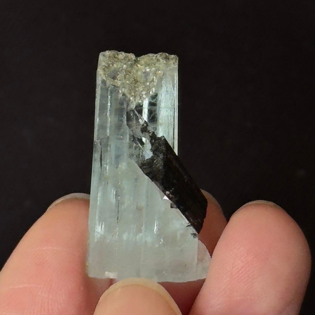 28ctアクアマリン トルマリン共生石 鉱物標本 原石 パキスタン・フンザ産