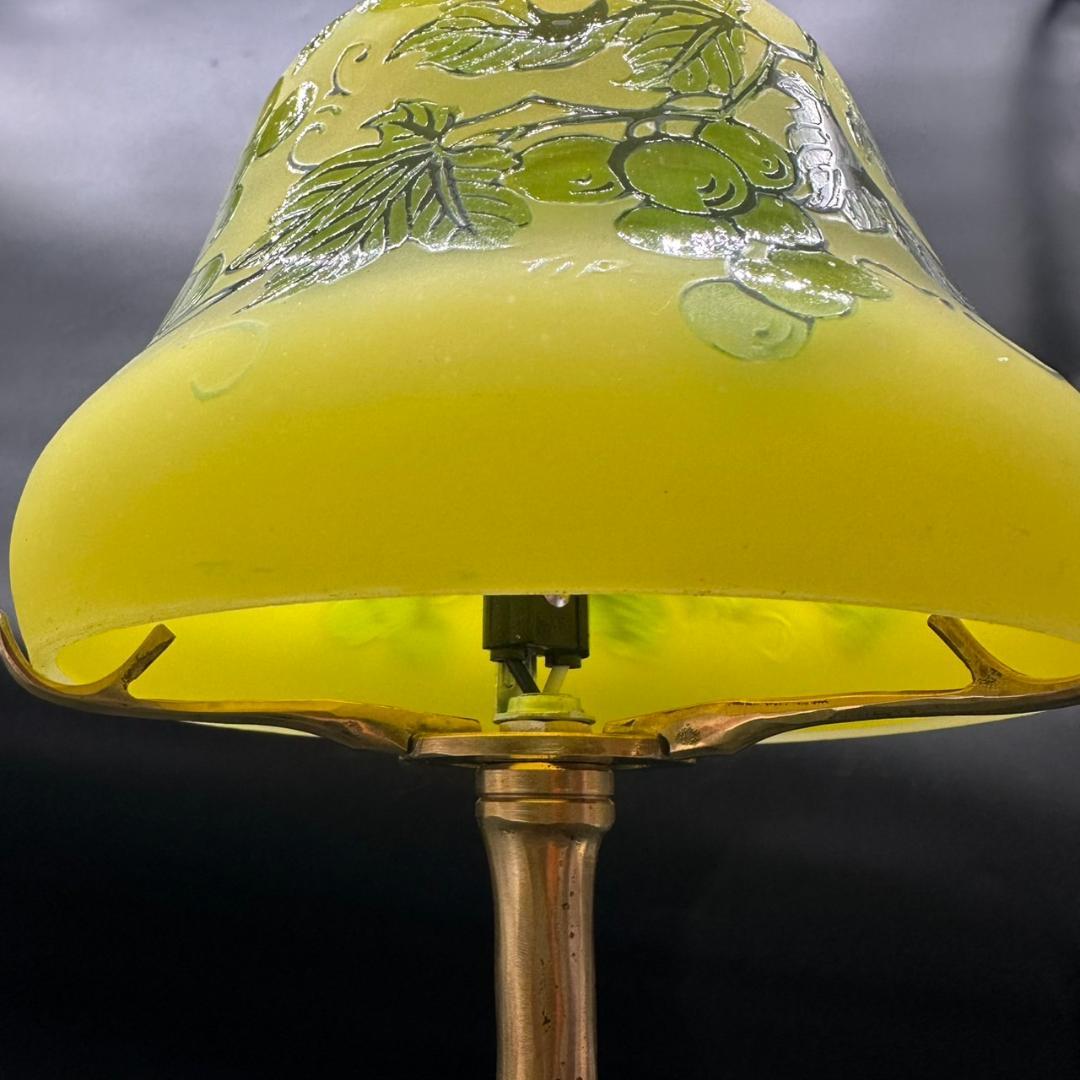 エミールガレ 真鍮台座　ランプ　1灯照明　 カメオ彫り　被せガラス 高さ32cm