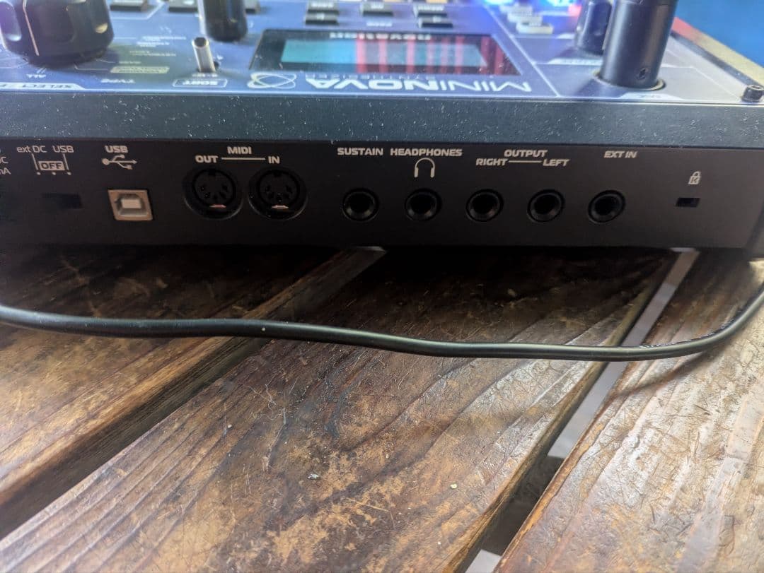 Novation MININOVA アナログシンセサイザー