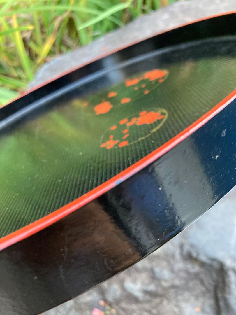 上村家具店製 黒赤花模様の盆