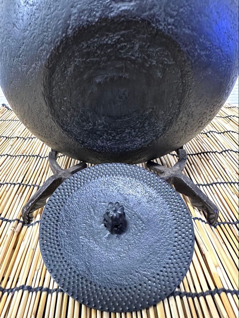 未使用品、タグ付　南部耕雲堂名人雅泉造　２０型アラレ　南部鉄瓶　南部鉄器