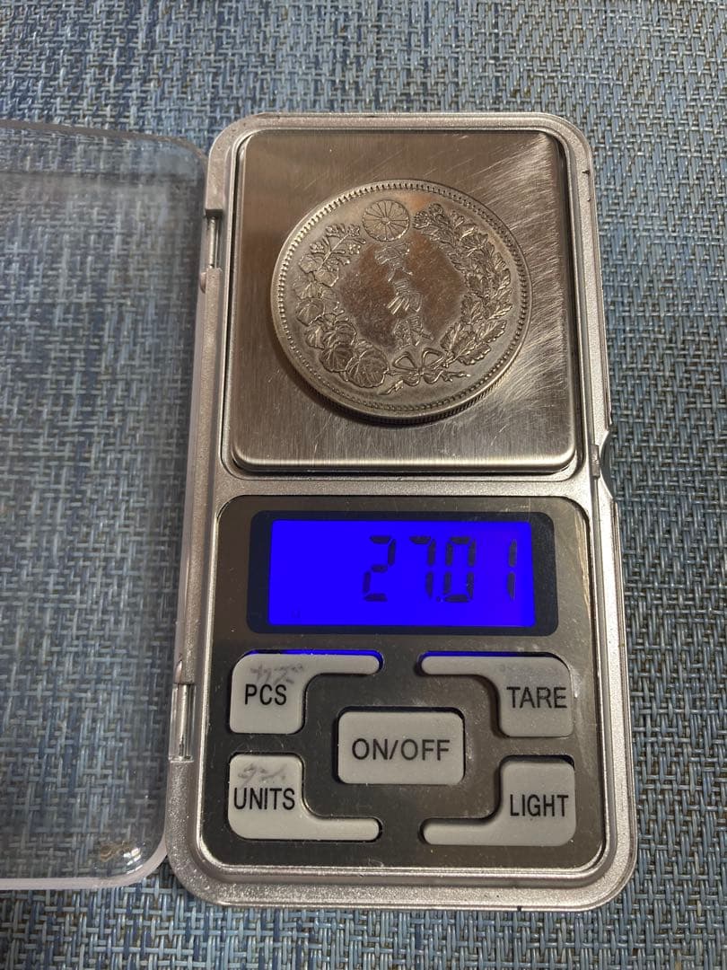 貿易銀　明治9年　菊紋・龍 一圓銀貨　長支脈