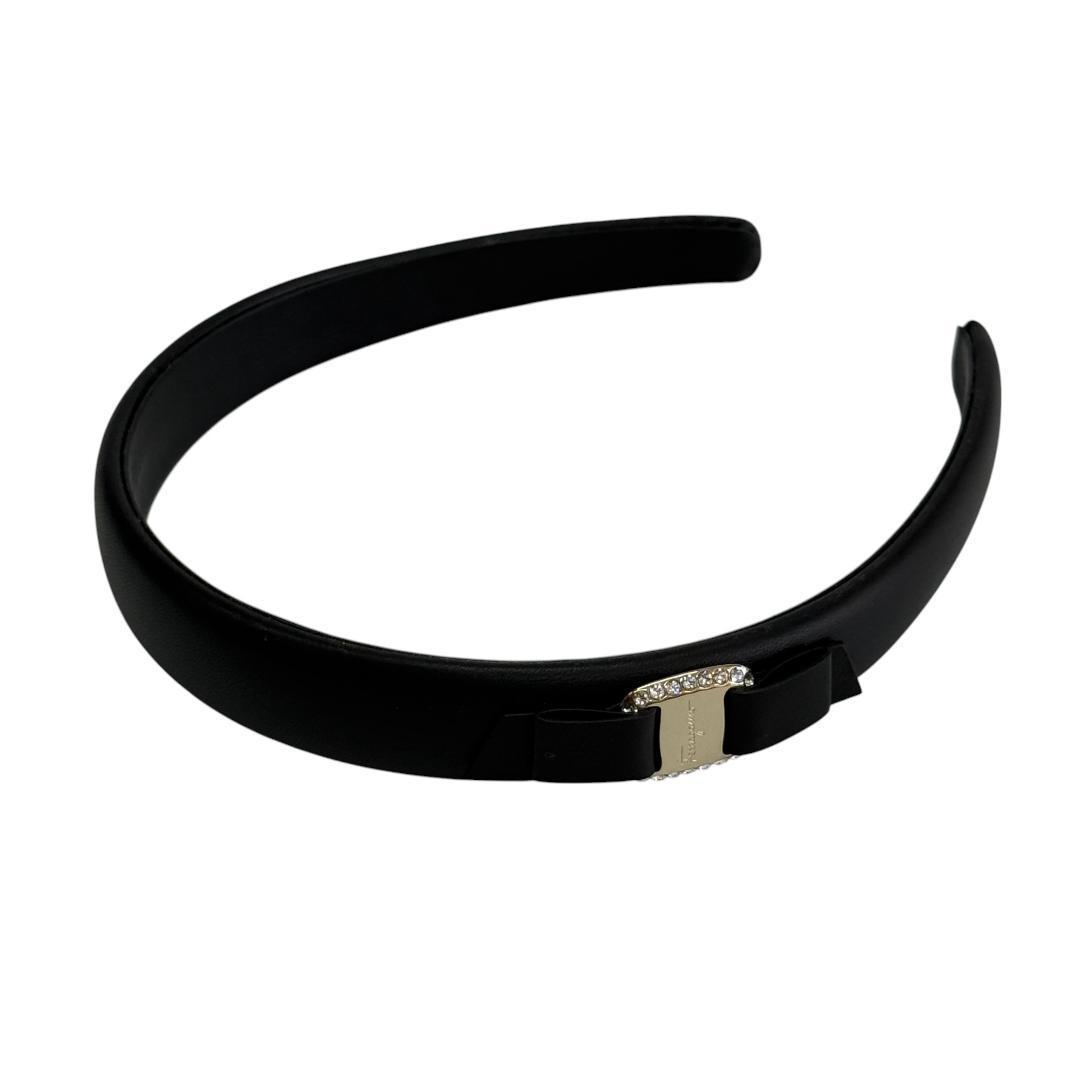 美品 フェラガモ カチューシャ ヴァラ リボン レザー ヘアアクセサリー 黒