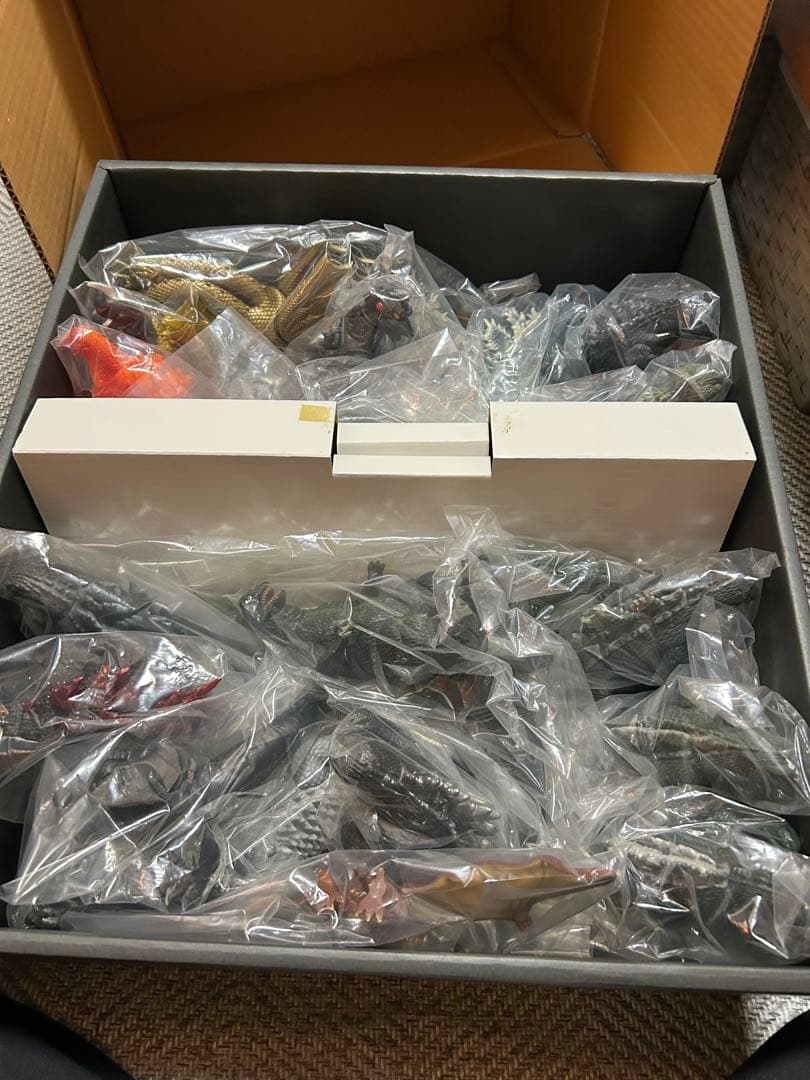 （希少）未使用品、美品　　ゴジラ50周年メモリアルボックス