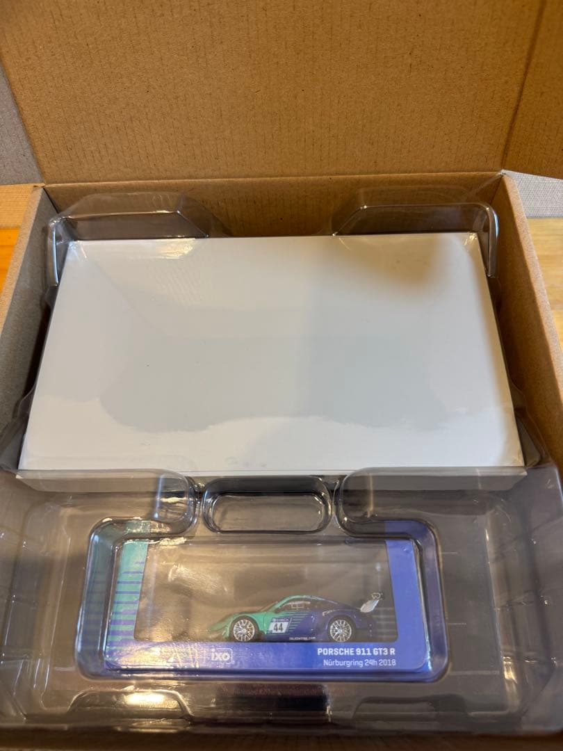 ミニカー TARMAC Porsche911GT3R PIT GARAGE DIORAMA