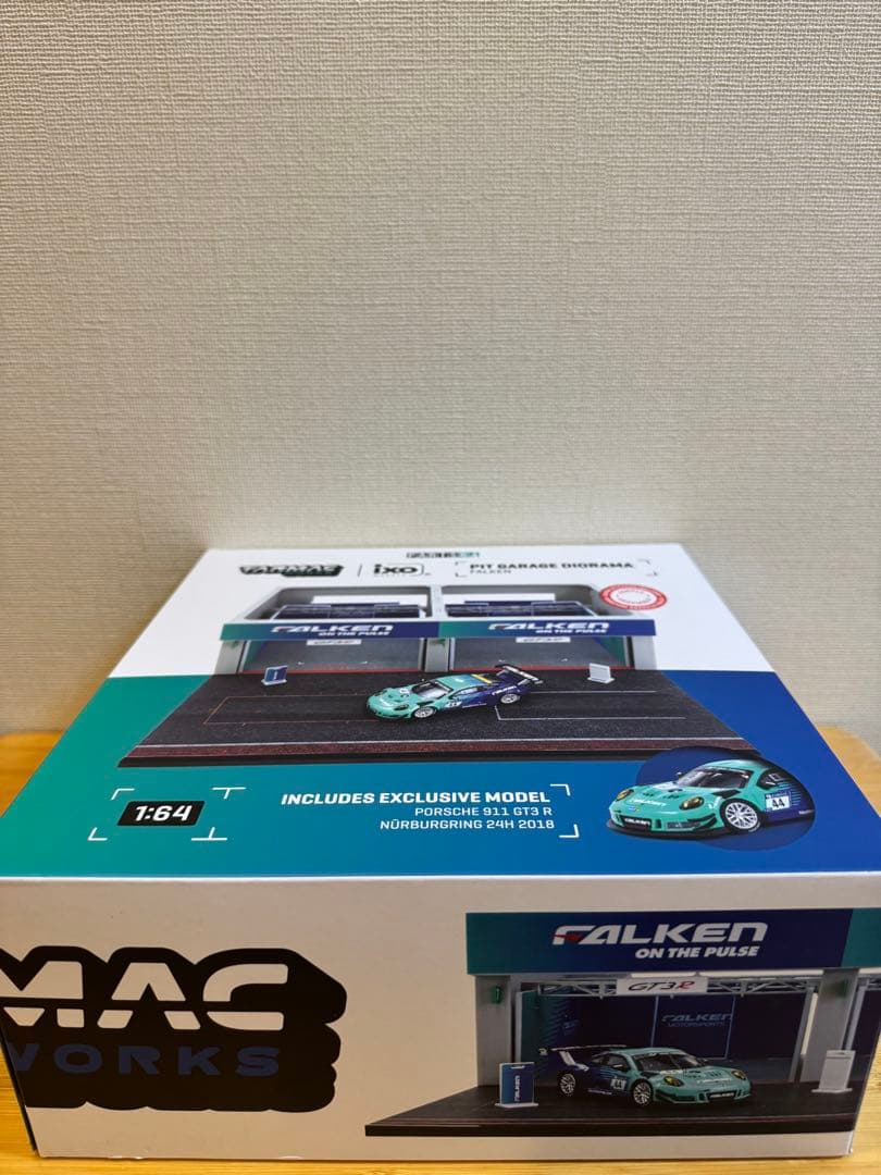 ミニカー TARMAC Porsche911GT3R PIT GARAGE DIORAMA