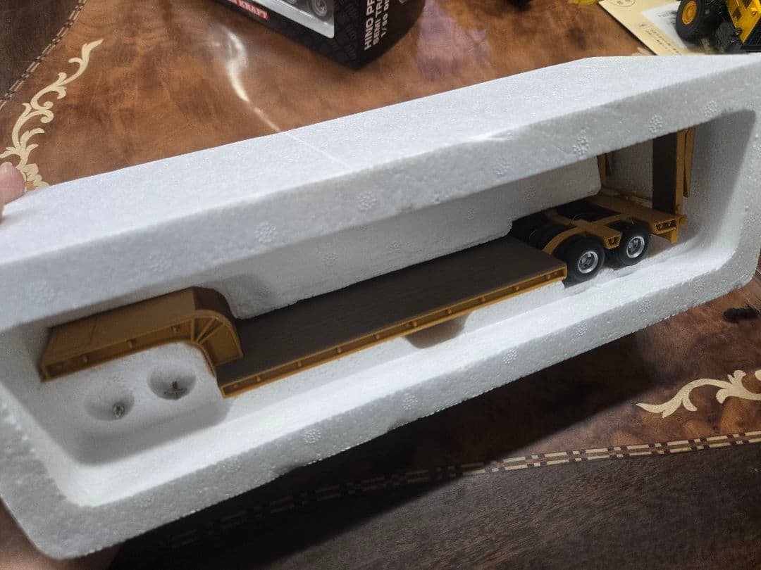 ケンクラフト1/50 プロフィア重量物運搬中低床16輪トレーラー 建設機械