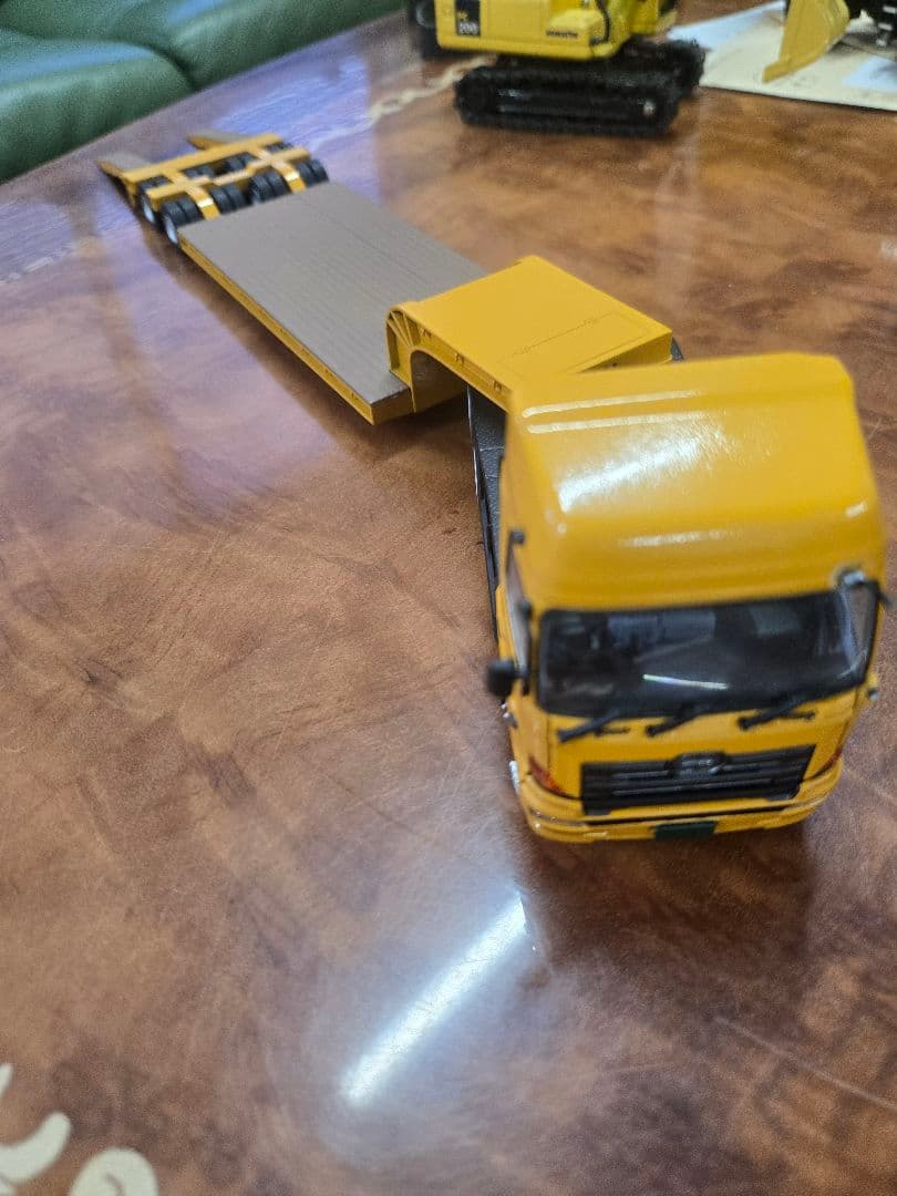 ケンクラフト1/50 プロフィア重量物運搬中低床16輪トレーラー 建設機械