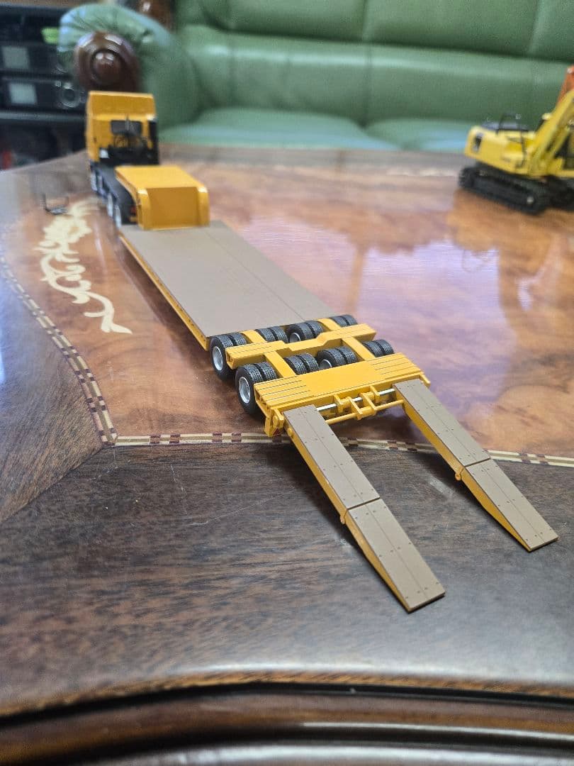 ケンクラフト1/50 プロフィア重量物運搬中低床16輪トレーラー 建設機械