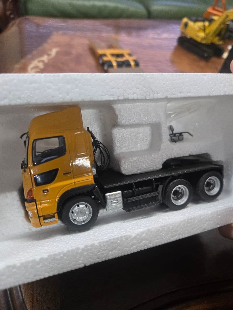 ケンクラフト1/50 プロフィア重量物運搬中低床16輪トレーラー 建設機械