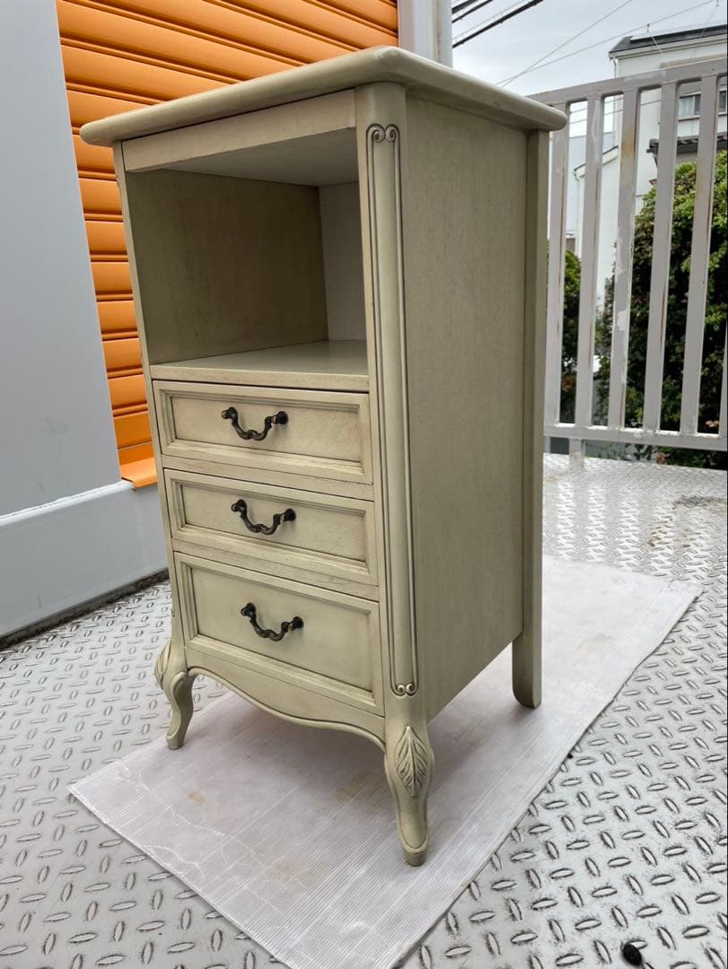 アンティーク　猫足　チェスト　クリーム色の木製キャビネット 3段