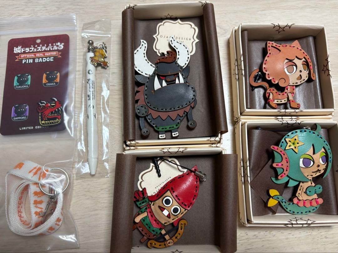 城とドラゴン レザーキーホルダー4個 プリティキャット、マーメイド、他