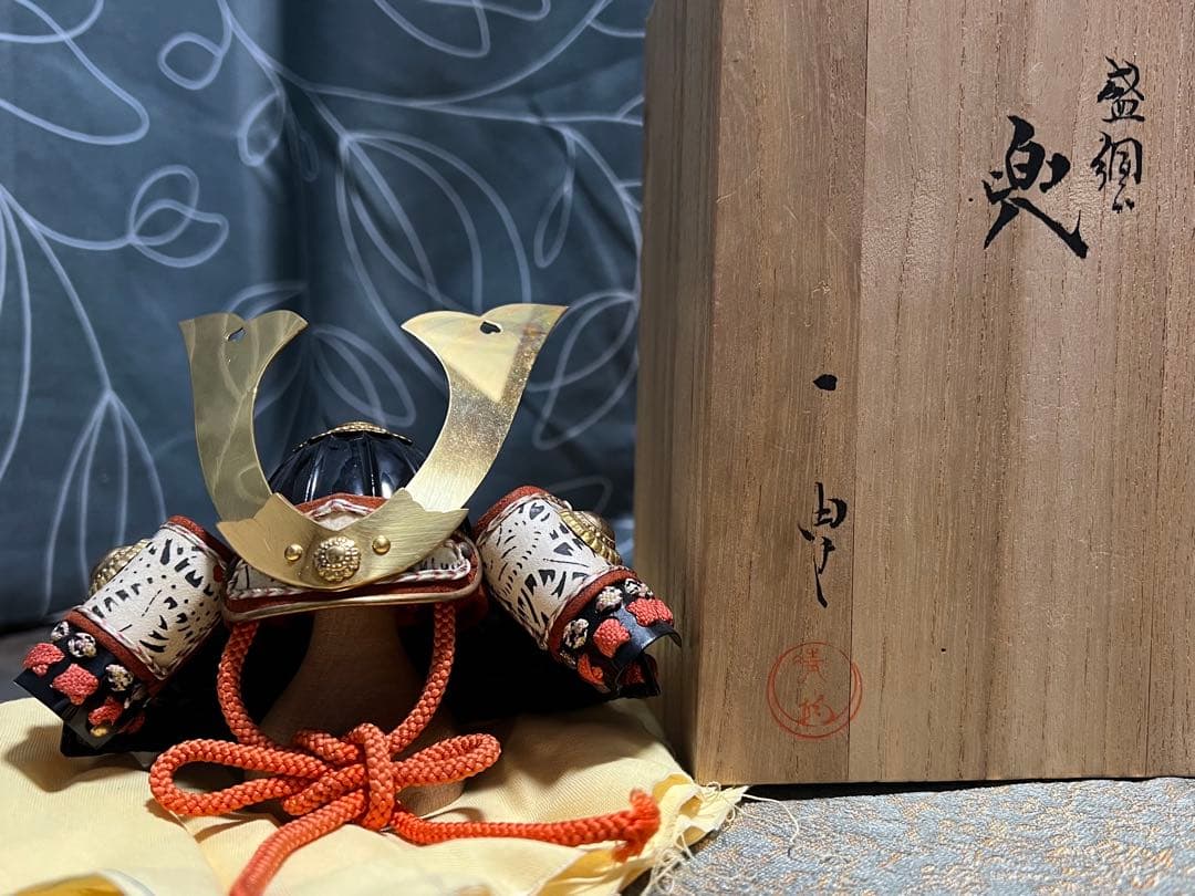 甲冑師 加藤一冑 大円山黒塗筋兜 佐々木盛綱 戦国武将 兜 置物