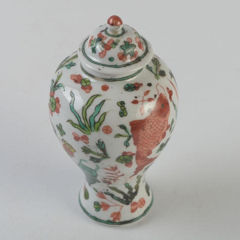 中国　大明嘉靖年製　赤絵　魚藻文　蓋壷　Z　8620