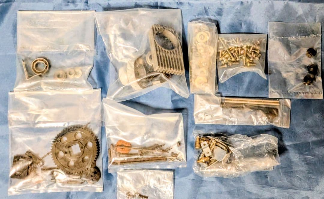 ロ*ー様 CBぶんけんmytechブラックシャドウ1／12エンジンRC 組み立て