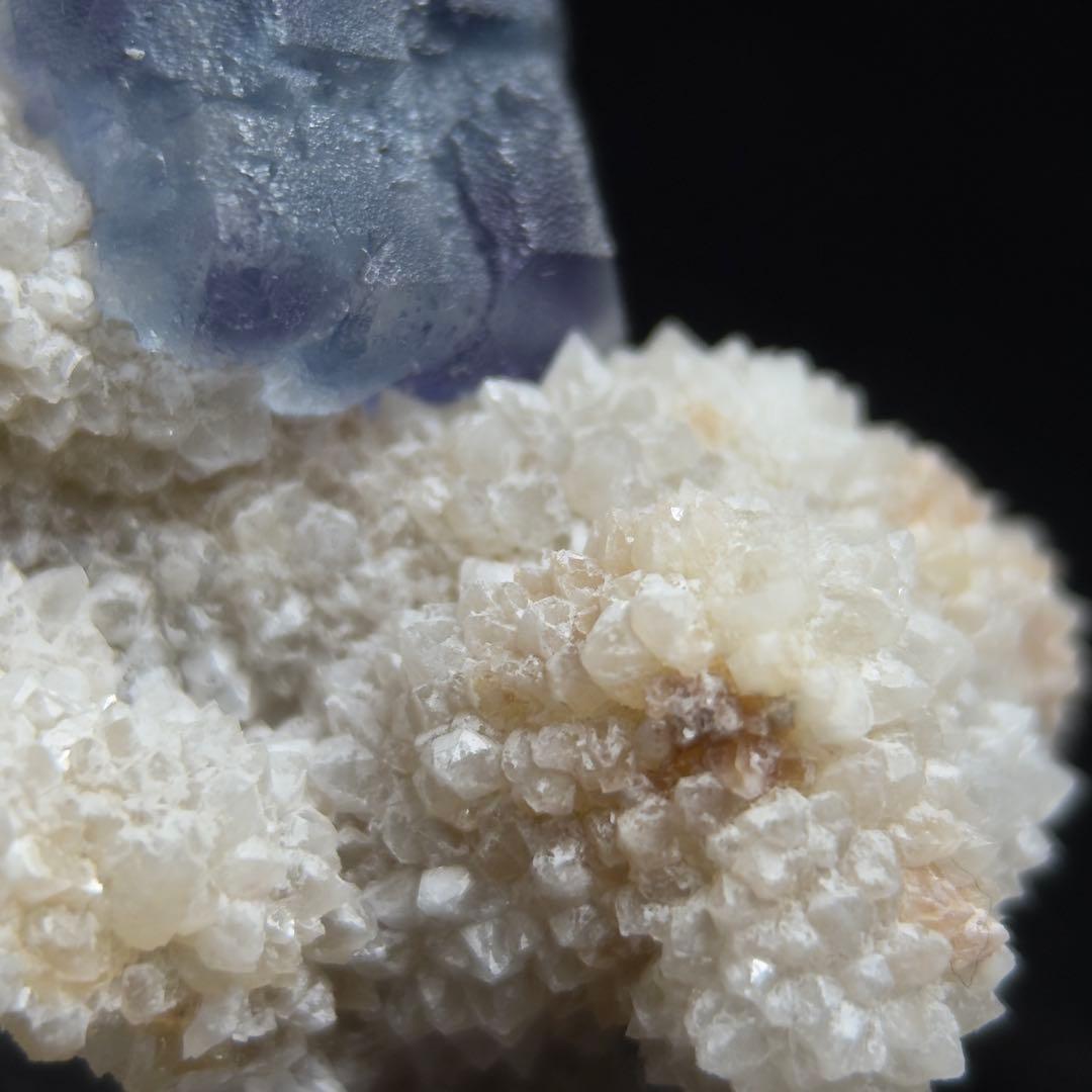 「小さな舞い」フローライト モランディカラー 鉱物標本 原石 置物 蛍石