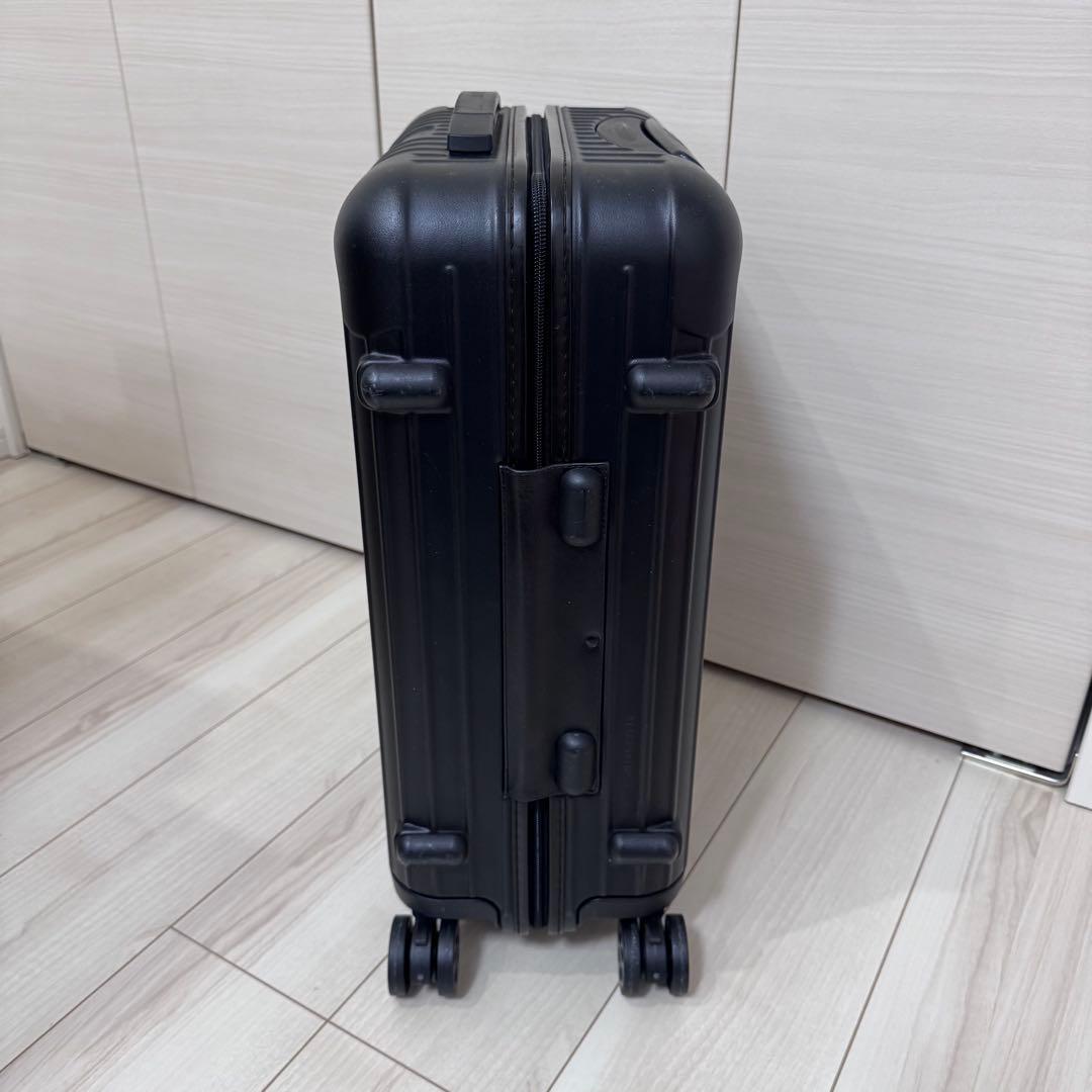 リモワ サルサ マットブラック 32L 4輪