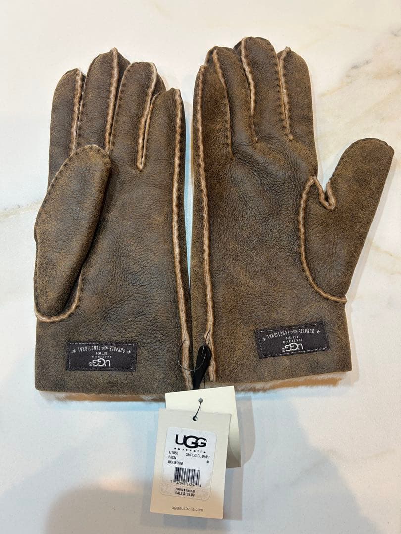 新品未使用　UGG Australia手袋 アグ Mサイズ