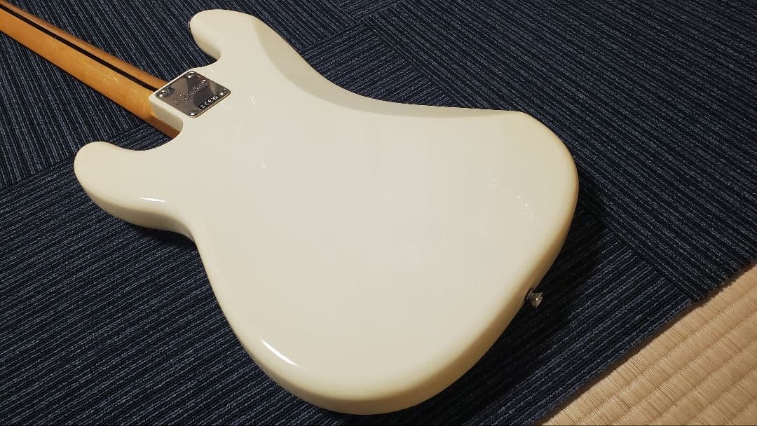 ベース Squier classic vibe '60s precision bass