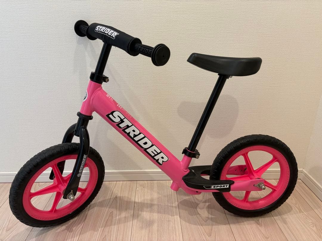 ストライダースポーツモデル 12インチ ピンク