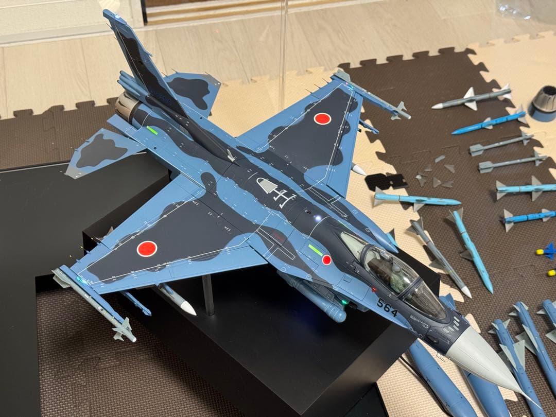 ディアゴステーニF-2A 戦闘機 大阪　直接受け取り限定