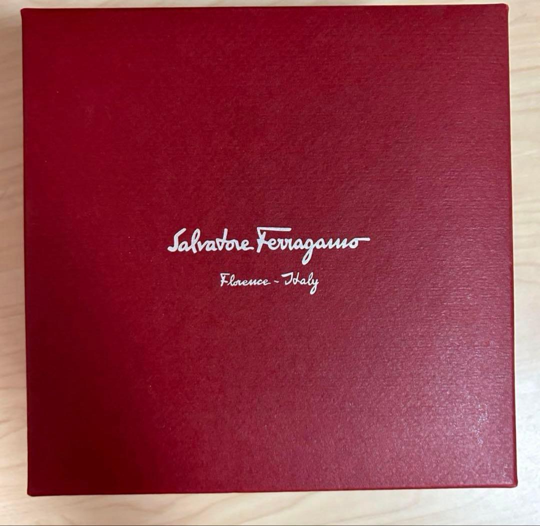 【フェラガモ】美品！ビジューリボンカチューシャ