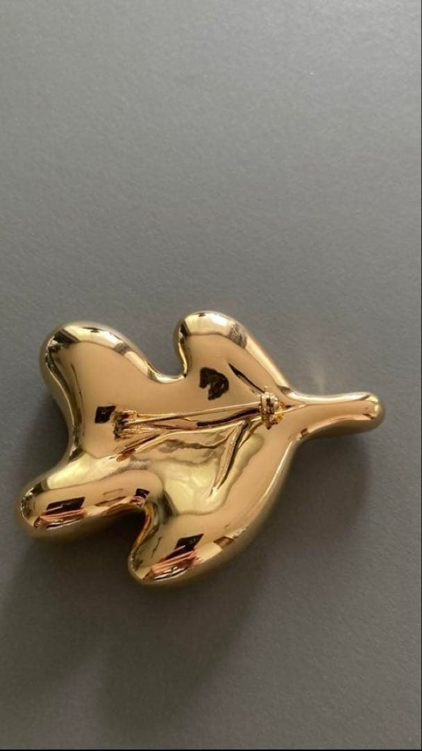 新品　JIL SANDER ブローチ　ゴールド　ジルサンダー