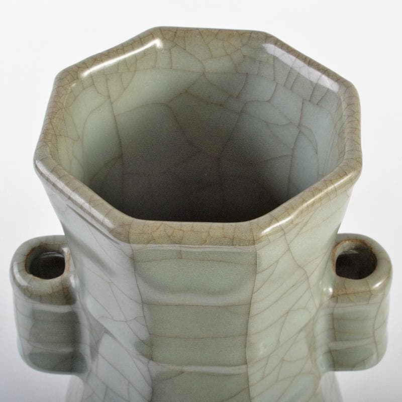 中国　汝窯　青磁　金絲鉄線　氷裂文　八角面取貫耳瓶　C　7395E
