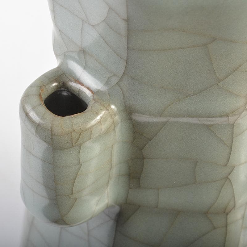 中国　汝窯　青磁　金絲鉄線　氷裂文　八角面取貫耳瓶　C　7395E