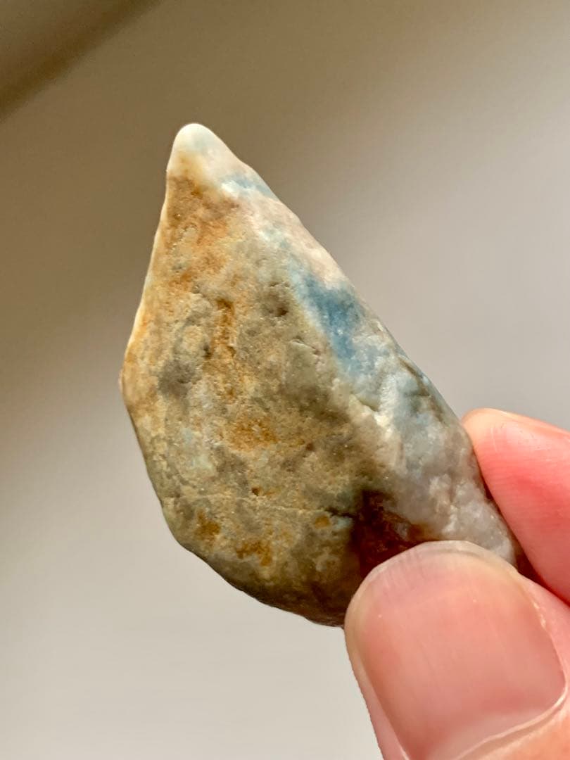 上質入りコン沢原石　糸魚川翡翠　ひすい　糸魚川ヒスイ　国産鉱物　水石　根付　勾玉