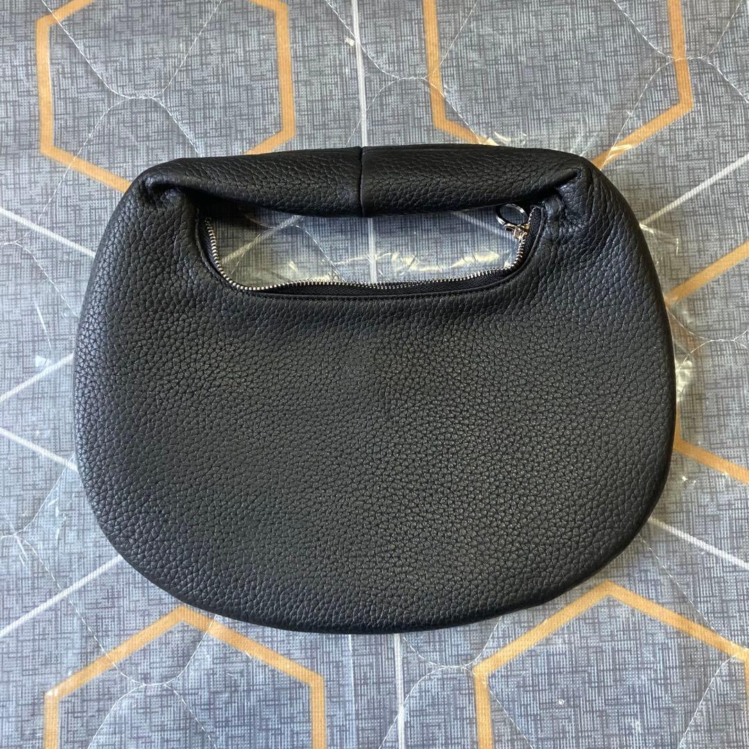 Aeta 黒いレザー ハンドバッグ