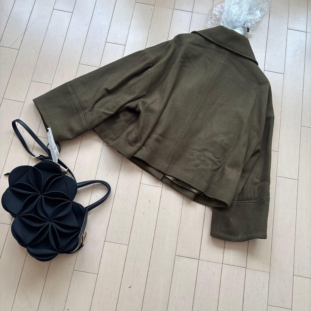 新品タグ付き☆Aga➕アウター☆定価３９０００円☆カーキ☆送料込み