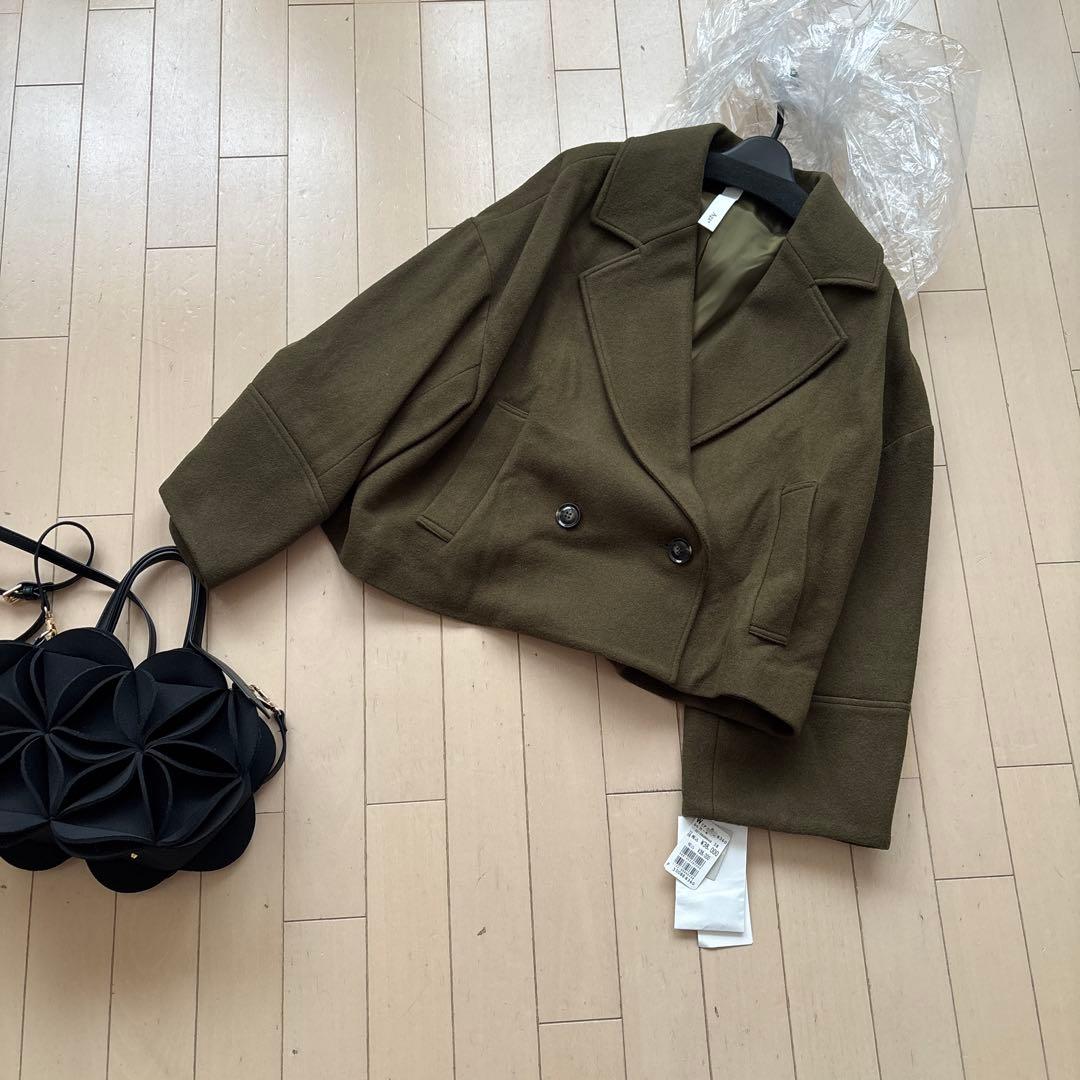 新品タグ付き☆Aga➕アウター☆定価３９０００円☆カーキ☆送料込み