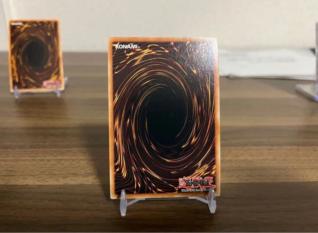 青眼の白龍、真紅眼の黒竜、ブラックマジシャンの英語版25thになります。