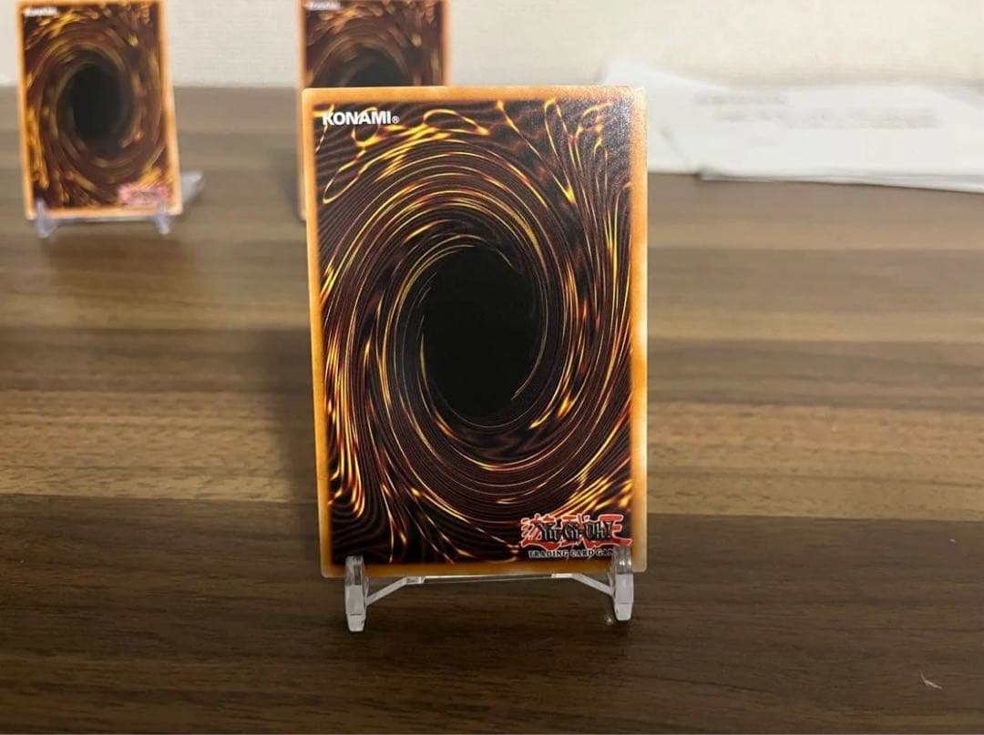 青眼の白龍、真紅眼の黒竜、ブラックマジシャンの英語版25thになります。