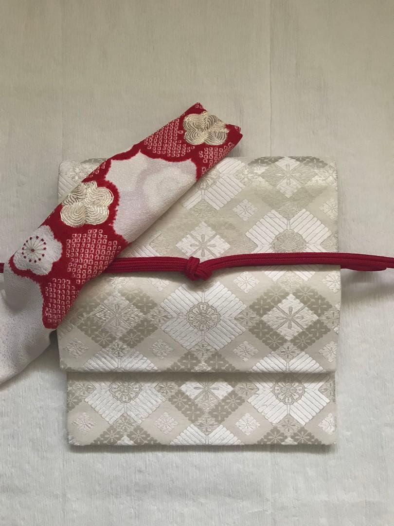 とっても使い勝手の良い白とシルバーの袋帯　正絹