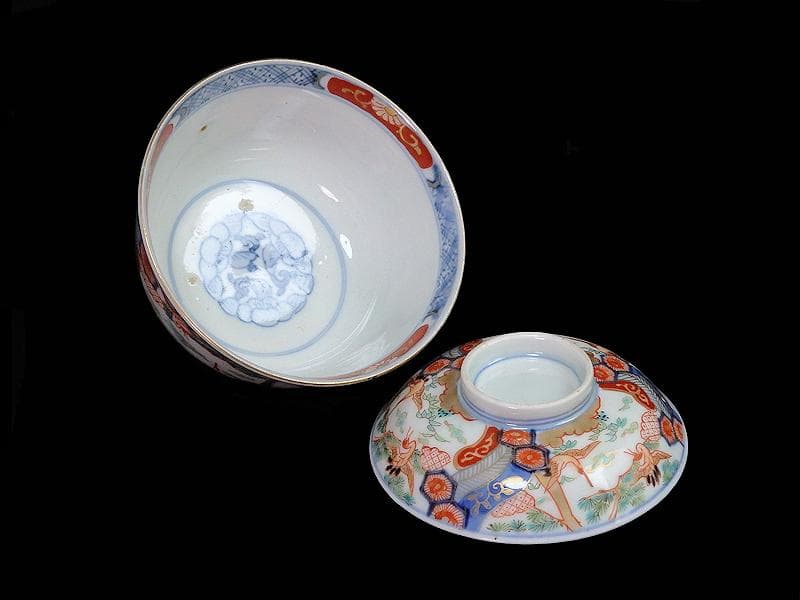 古伊万里　金襴手　雲鶴に松竹　孔雀羽に亀甲紋の図　蓋茶碗　E865AS-COf