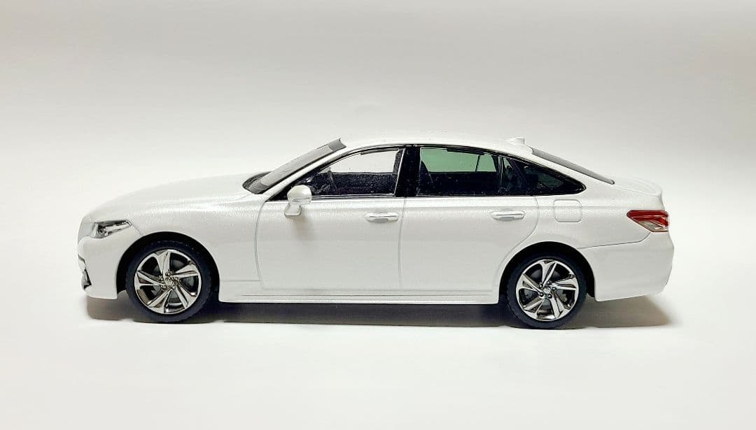 トヨタ 220系クラウン RSアドバンス カラーサンプル