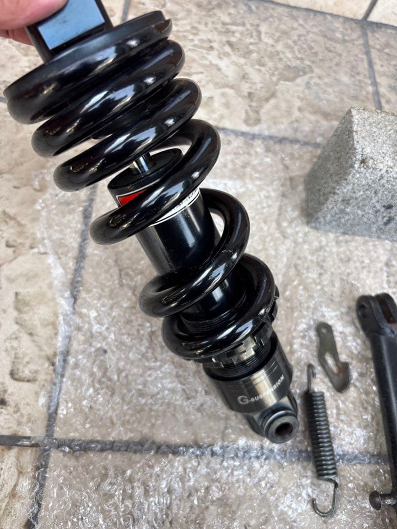 TW200用ＧＯＯＤＳ　G-SUSPENSIONとショートスタンド　車高調リアサ