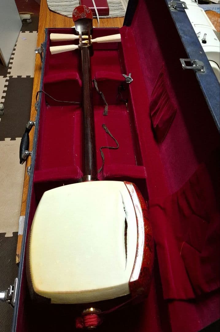 く*ら様 津軽三味線本体 3弦 赤い模様