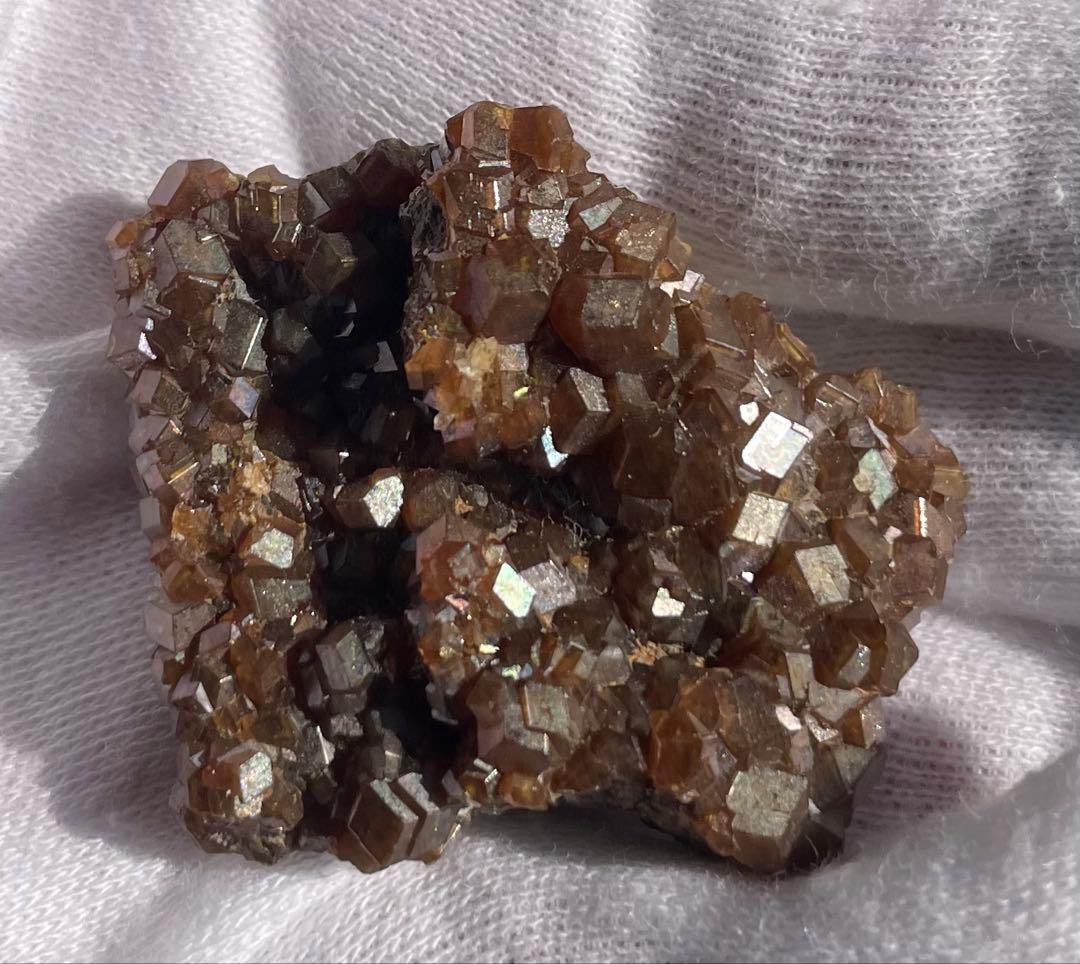 奈良県 川迫鉱山　レインボーガーネット 群晶 約33g