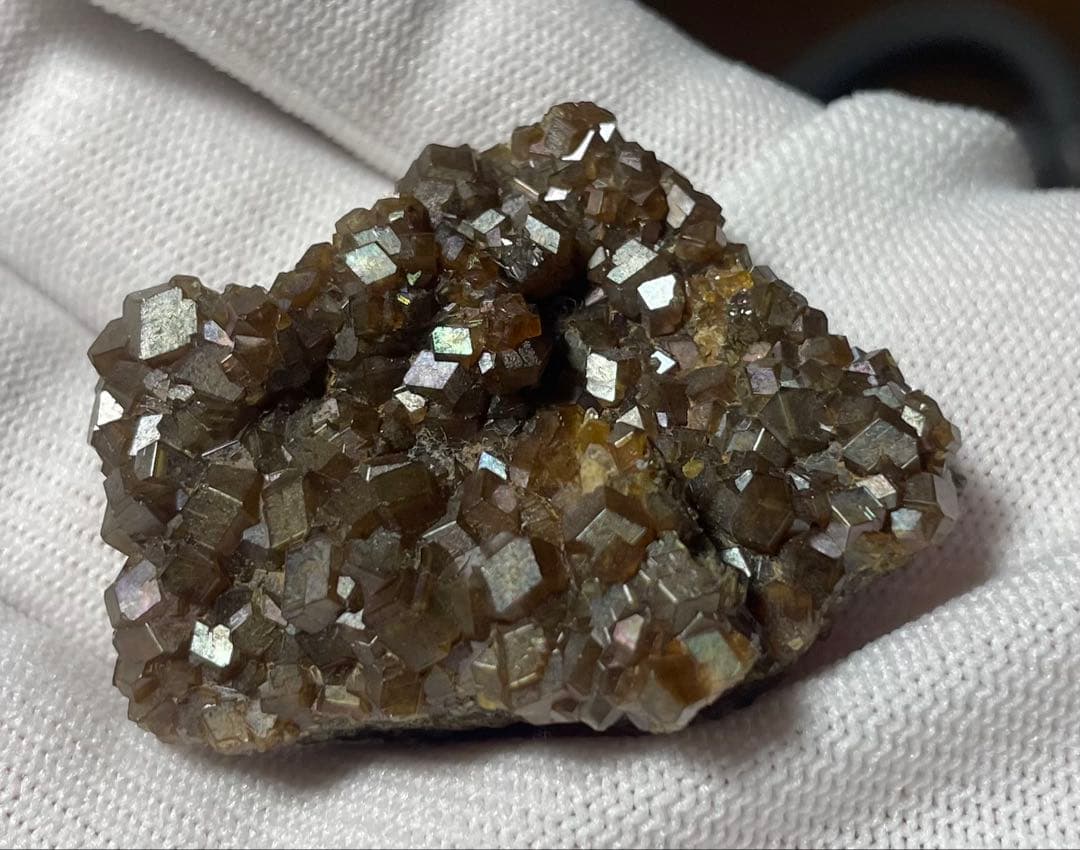 奈良県 川迫鉱山　レインボーガーネット 群晶 約33g