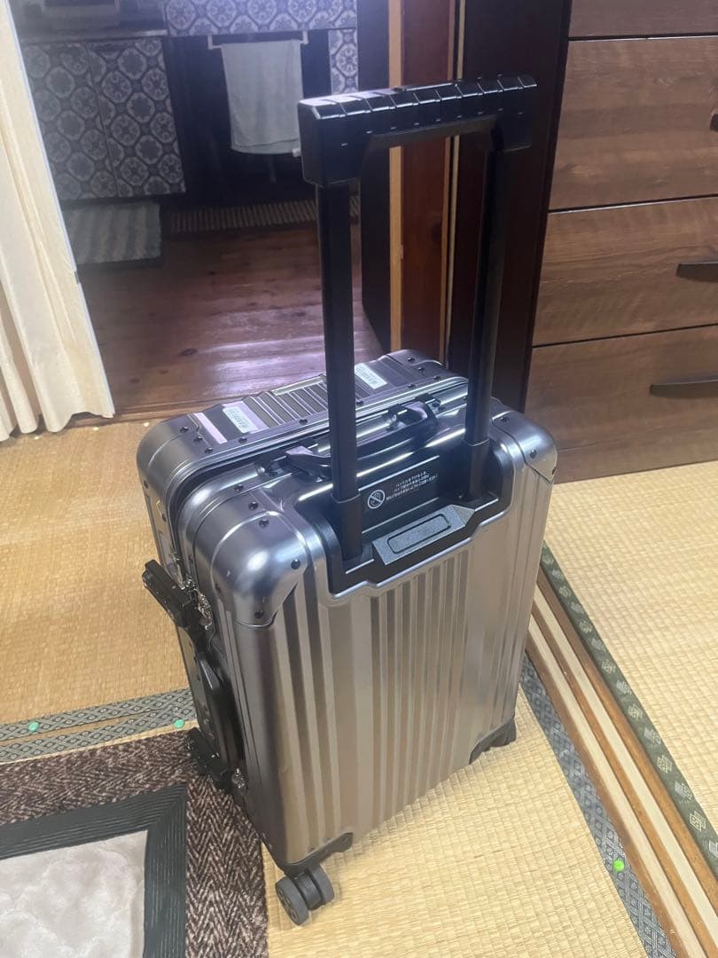 レジェンドウォーカーシルバーキャリーケース　36l