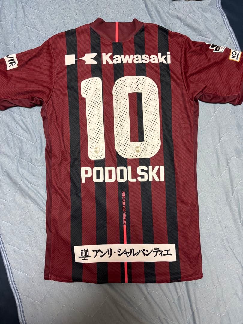 ルーカスポドルスキ ヴィッセル神戸 ユニフォーム