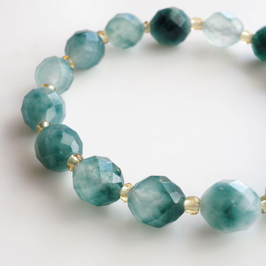 【はくとん( 'ω')ŧ‹\"ŧ‹\"】希少バイカラーエメラルド翡翠ゴムブレス