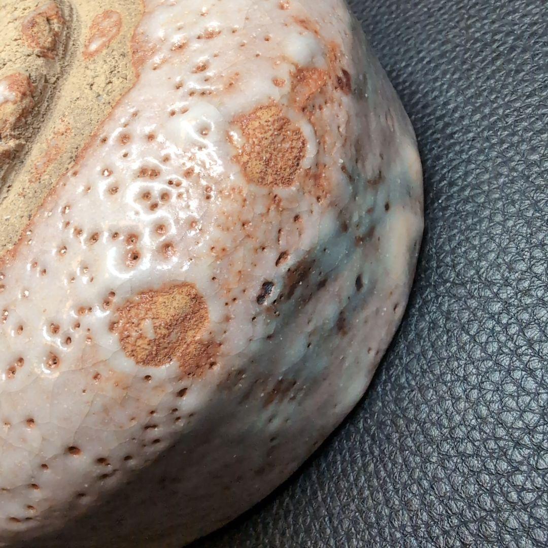 【茶道】抹茶茶碗　水野古麦　作　志野焼　紋様あり　大振　安定感と迫力あり！